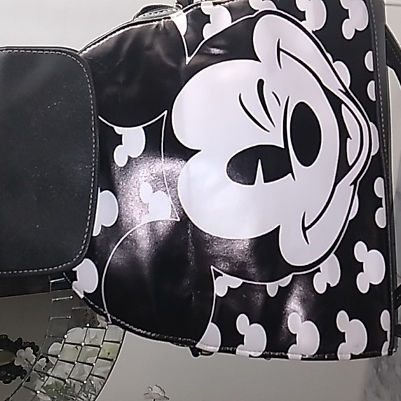 Pretty backpack set🤍🖤🎒 - Picture 8 of 15